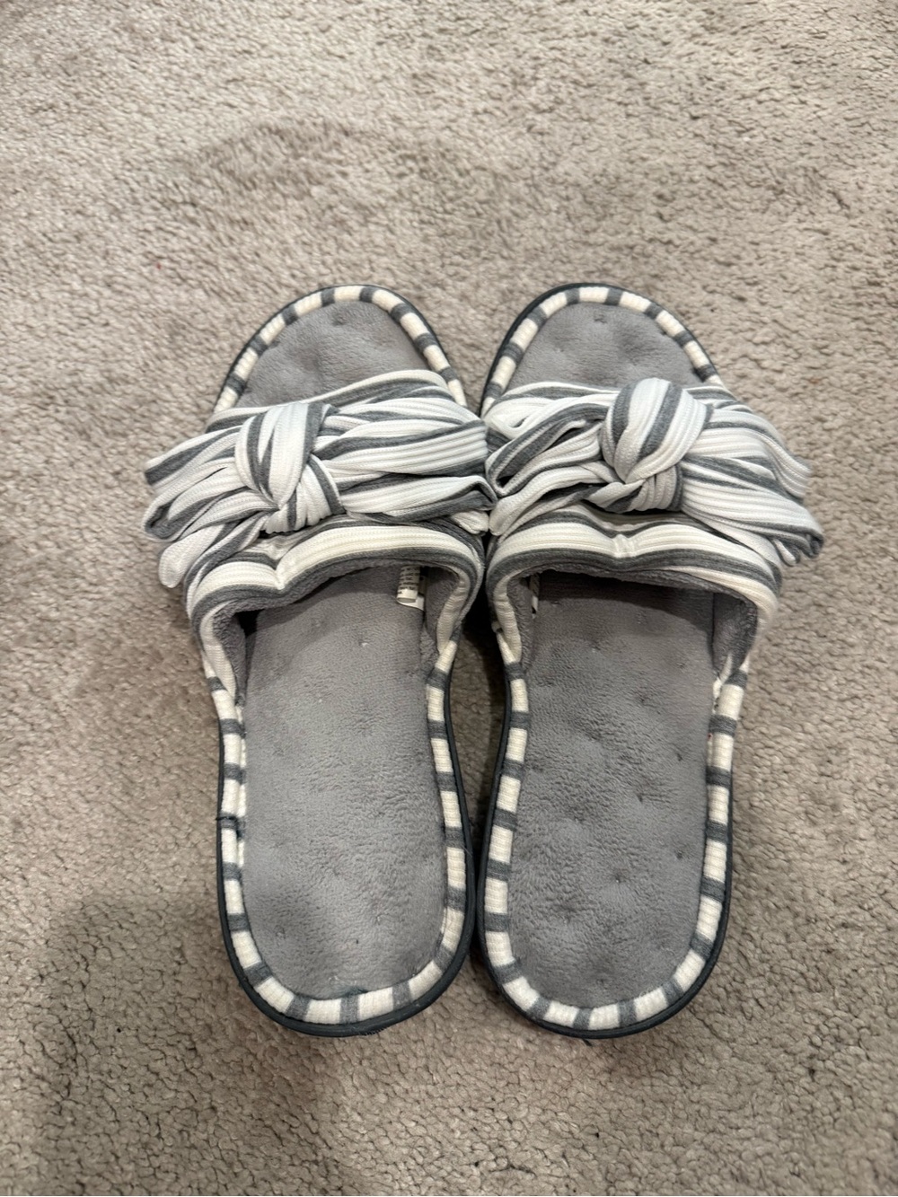 Women’s Slippers Sz Med 7-8